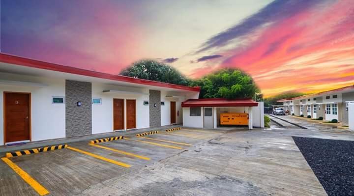 Alinchlo Hotel ليغاسبي المظهر الخارجي الصورة
